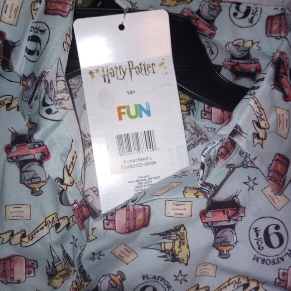 New L Harry Potter Button-Up: Platform 9 3/4 & Hogwarts Express - Picture 3 of 5
